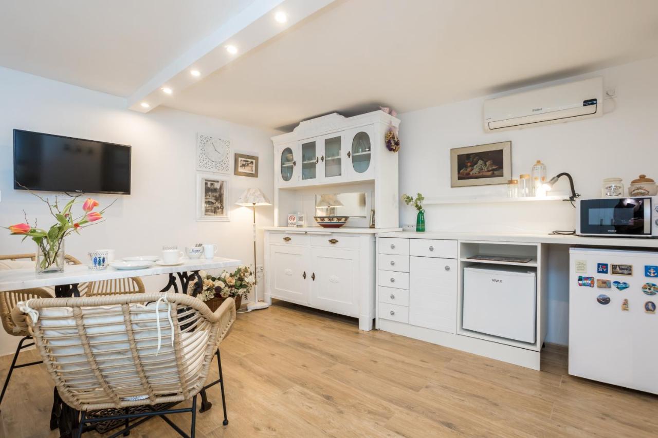 Charming Studio Apartment At House Rustica With Terrace And Nearby Parking Punat Exterior photo
