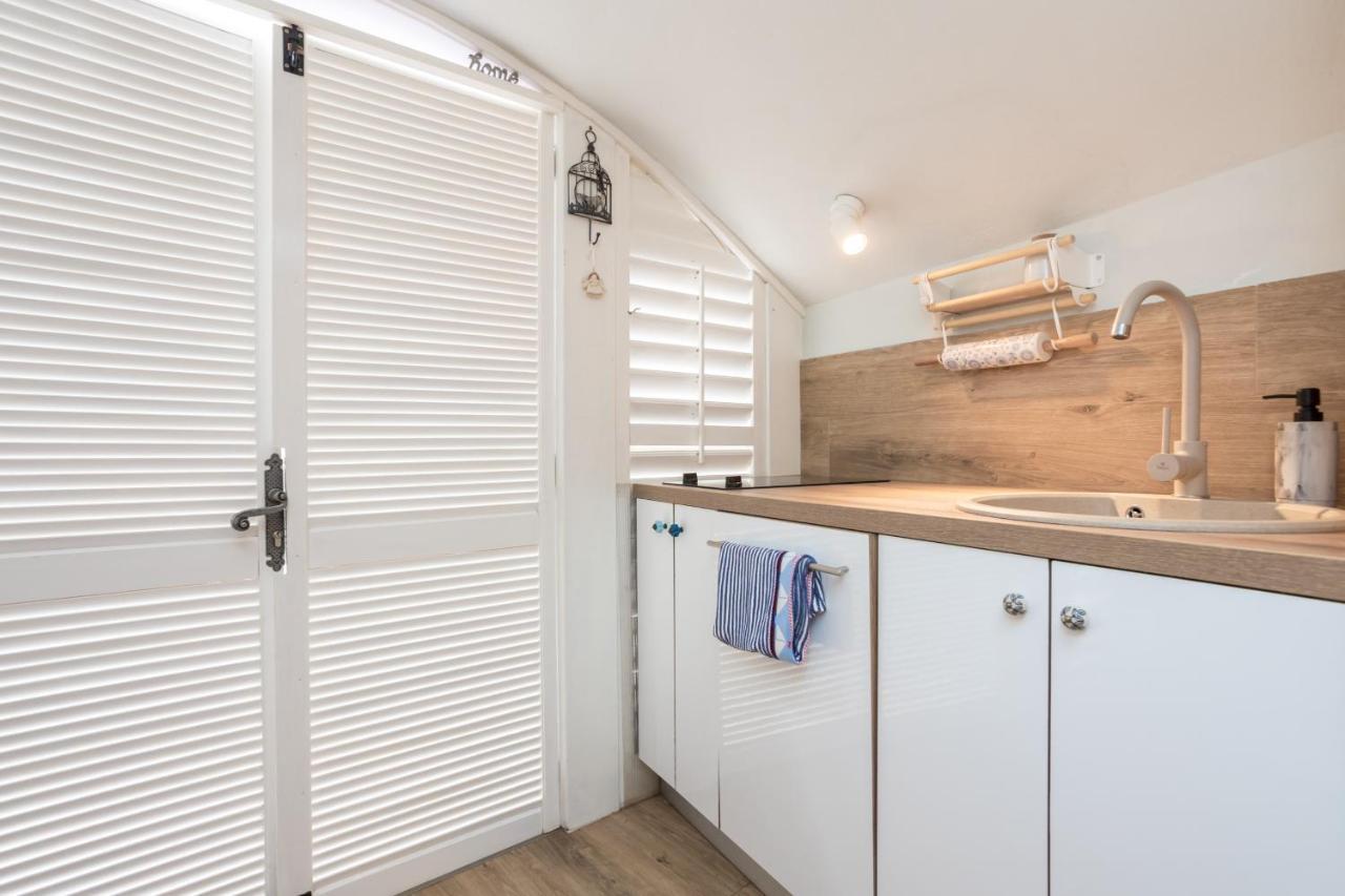 Charming Studio Apartment At House Rustica With Terrace And Nearby Parking Punat Exterior photo